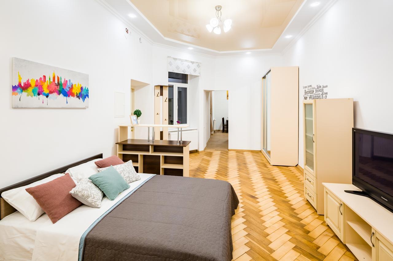 Bright And Cozy Apart With Balcony Lviv Ngoại thất bức ảnh